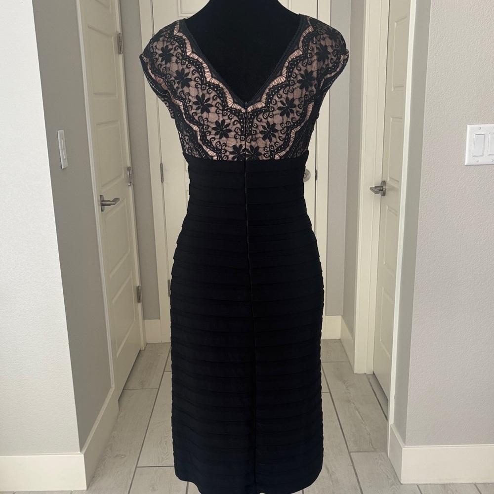 Adrianna Papell Black Lace & Shutter Pleat Dress Size 4 - Picture 9 of 14